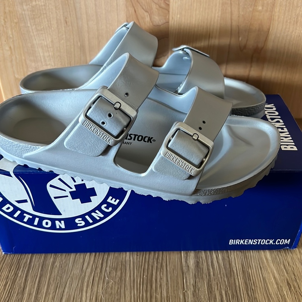 NIB Arizona EVA, size 38, silver